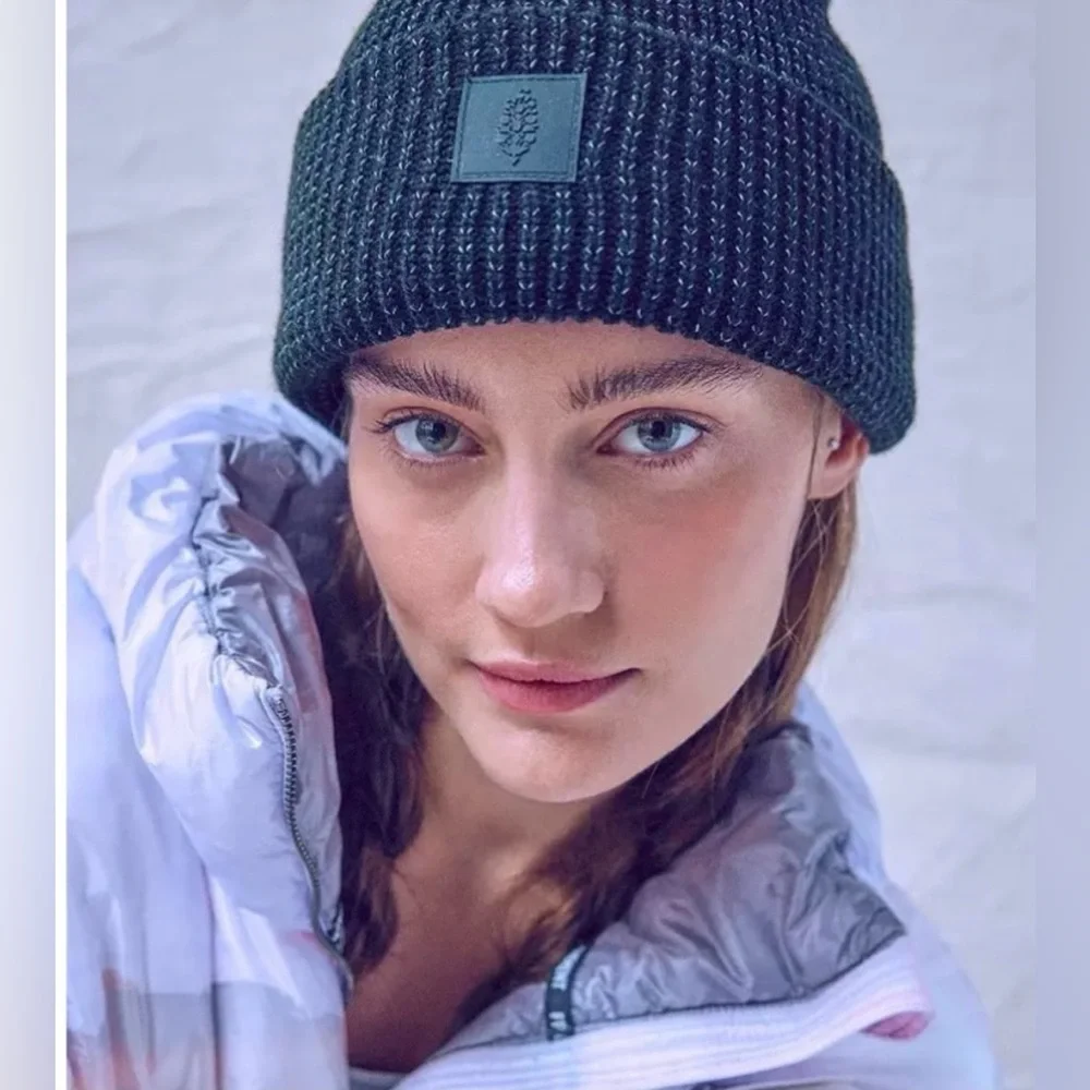 NWT Free People Movement Lets Race Fleece Lined Recycle Yarn Beanie in Black